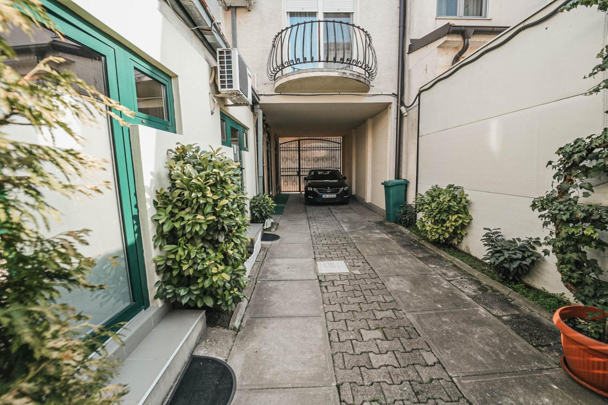 B&B Passage Sremska Mitrovica Eksteriør billede